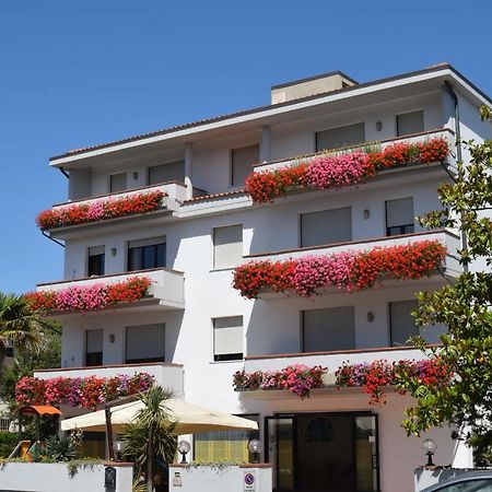 Aparthotel Orchidea Marina Tirrenia Exterior foto