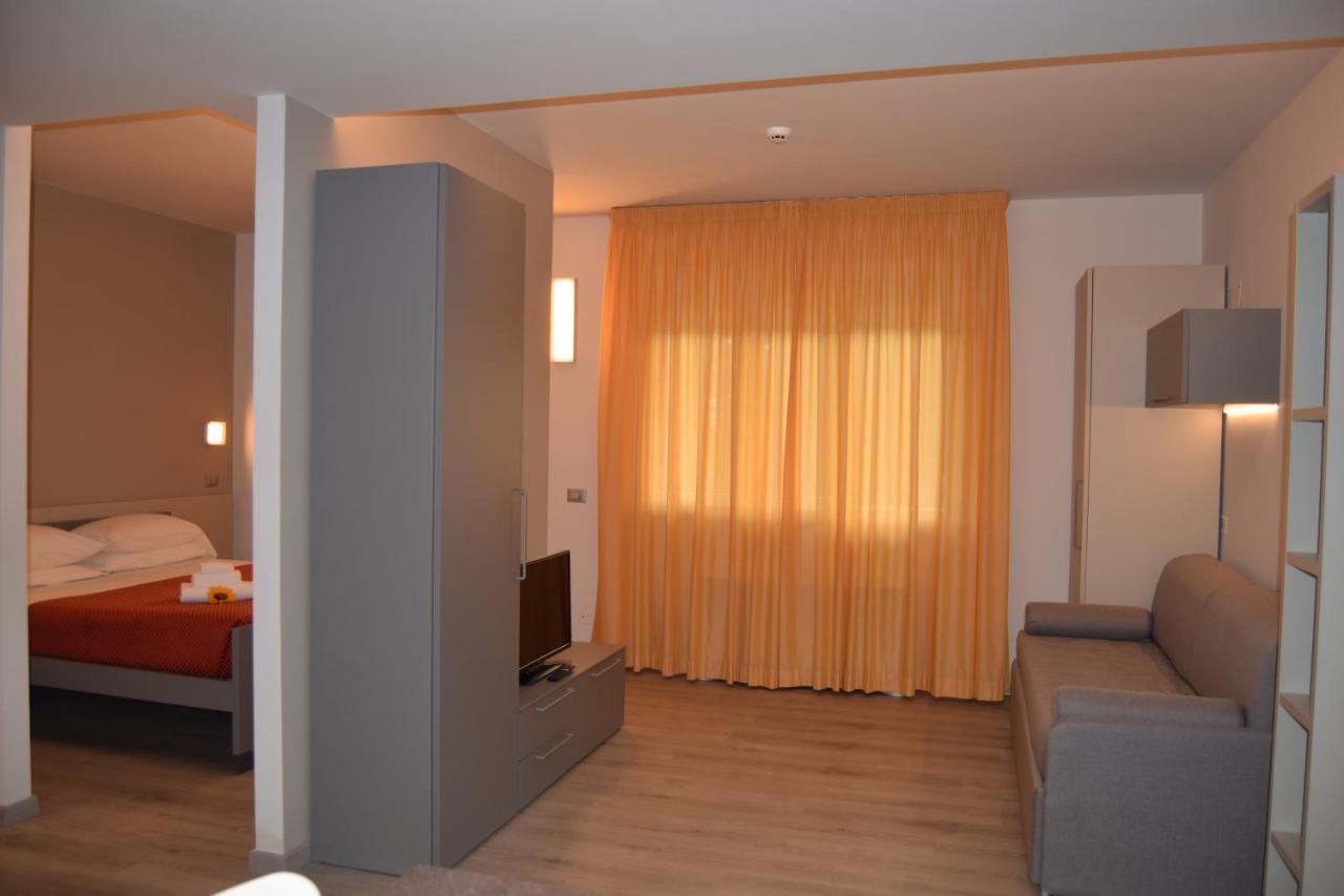 Aparthotel Orchidea Marina Tirrenia Exterior foto
