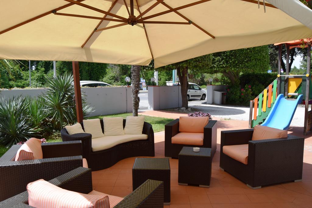 Aparthotel Orchidea Marina Tirrenia Exterior foto